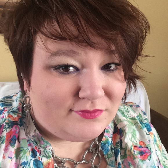 Profile Picture of Nicole Plonski (@piddly03) on Poshmark