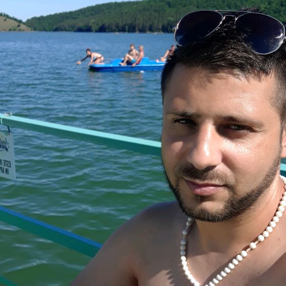 Profile Picture of Daniel Constantin (@danielconstantinc) on Tiktok