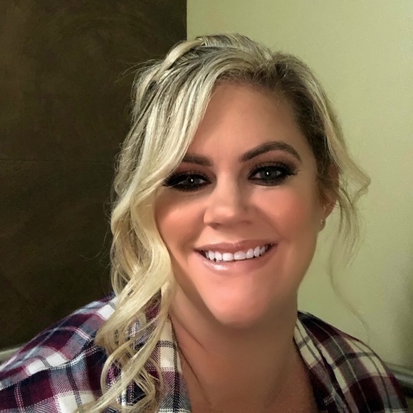 Profile Picture of Jamie Battersby (@irishchick0812) on Poshmark