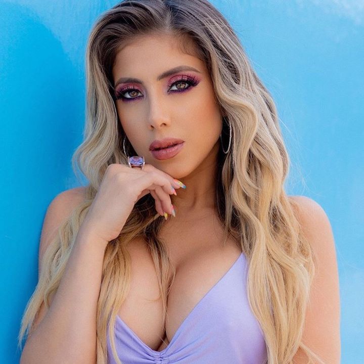 Profile Picture of Debra!! (@@debralind) on Tiktok