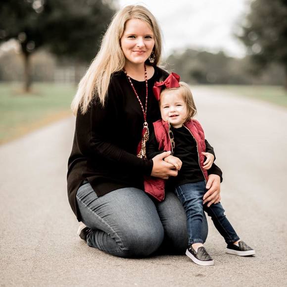 Profile Picture of Mandy Ackerman (@mandya1222) on Poshmark