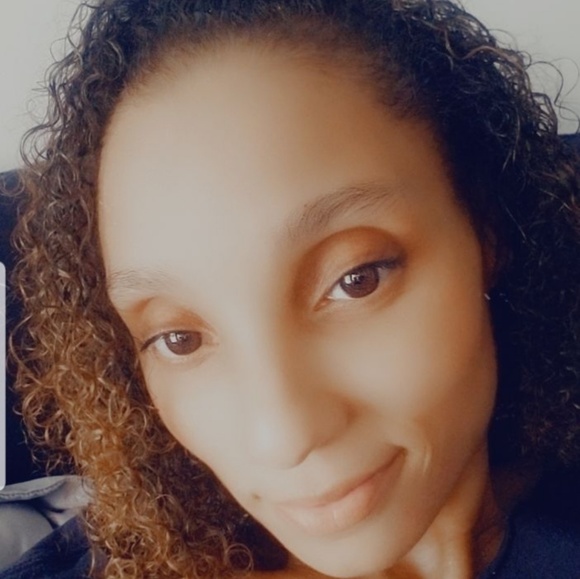 Profile Picture of Jasmine James (@gooda143) on Poshmark
