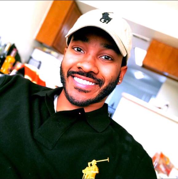 Profile Picture of Quentin Sims (@qcash8) on Poshmark