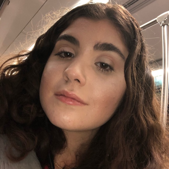Profile Picture of Lily Chodos (@lilychodos) on Poshmark