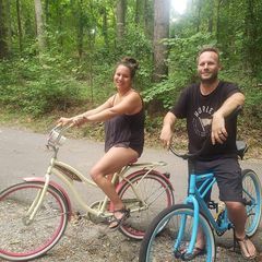 Profile Picture of David & Lexi (@davidandalexislew) on Tiktok