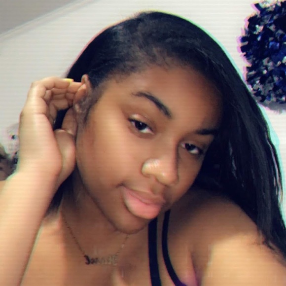 Profile Picture of Ka' dina Daniels (@kadina_daniels) on Poshmark