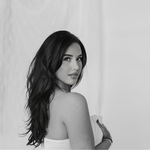 Profile Picture of Eileen Farrell (@eileen_345) on Poshmark