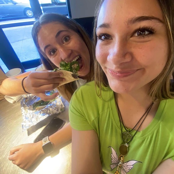 Profile Picture of Sophia Bisesi (@sophiabisesi) on Poshmark