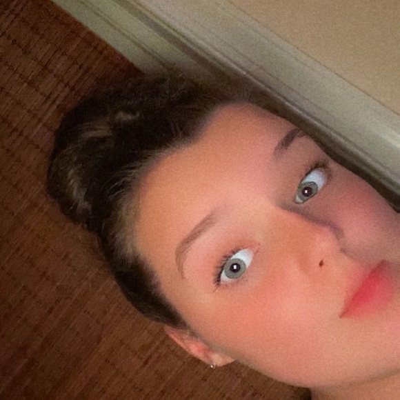 Profile Picture of Mia Sperrazza (@miasperrazza) on Poshmark