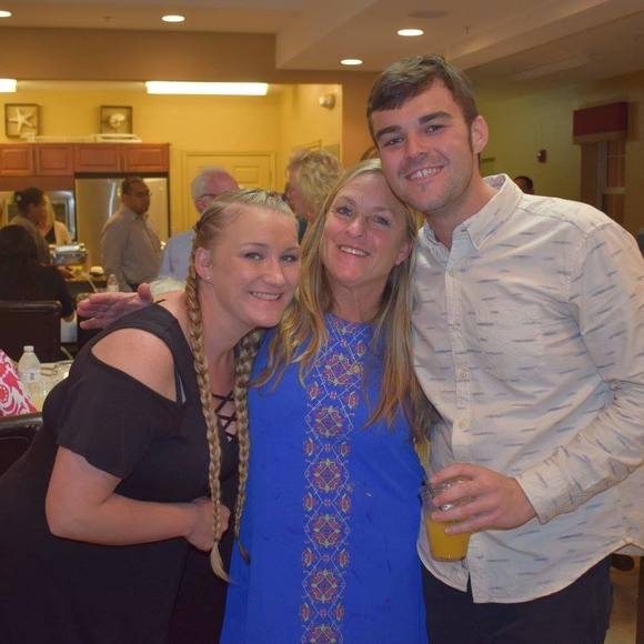 Profile Picture of Rachel Macmurdo (@rachelmacmurdo) on Poshmark
