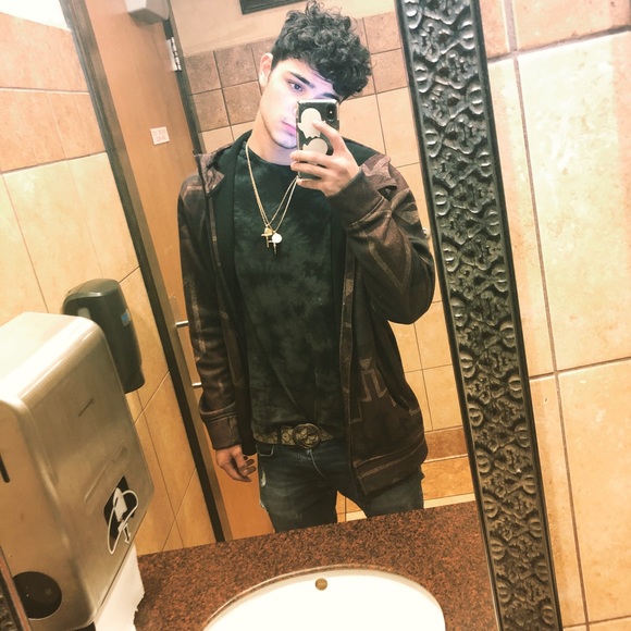 Profile Picture of Marcello Malvone (@marcellomalvone) on Poshmark