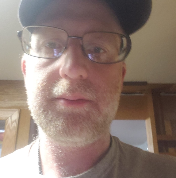 Profile Picture of Thomas Meyer (@tomm71218) on Poshmark