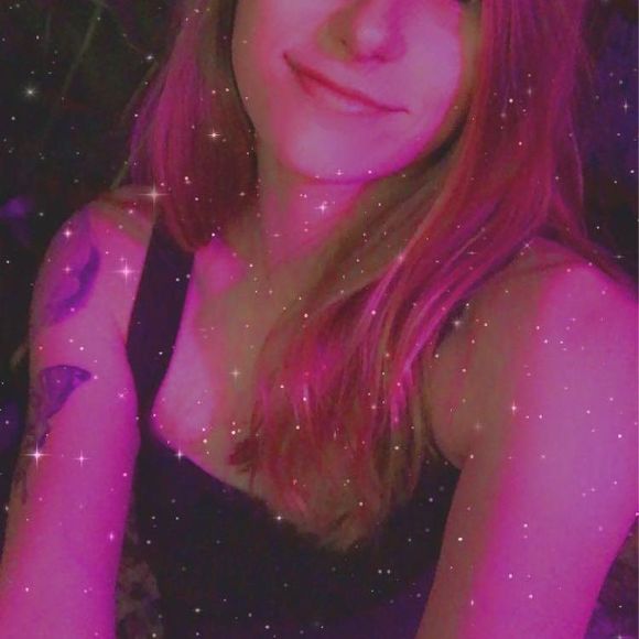 Profile Picture of Amy jo Jordan (@ilovebiscuits) on Poshmark