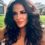 Profile Picture of Tina Tiano (@52escape) on Instagram