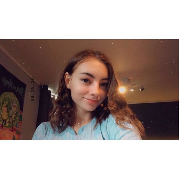 Profile Picture of Andrée-ann Raymond (@andreeann) on Poshmark