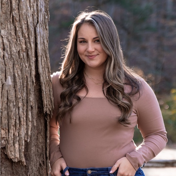 Profile Picture of Mackenzie Roberts (@mackenzie4) on Poshmark