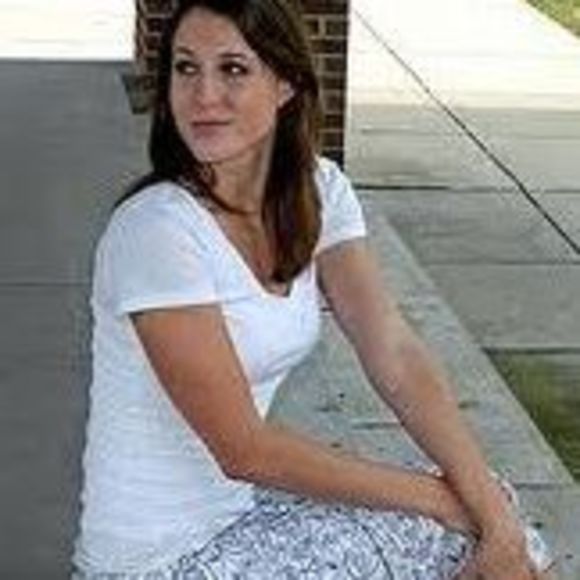 Profile Picture of Eileen Frind (@helloeileen1123) on Poshmark