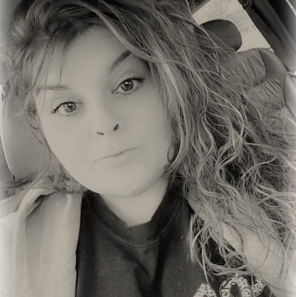 Profile Picture of Danielle Mick (@dnllmick420) on Poshmark