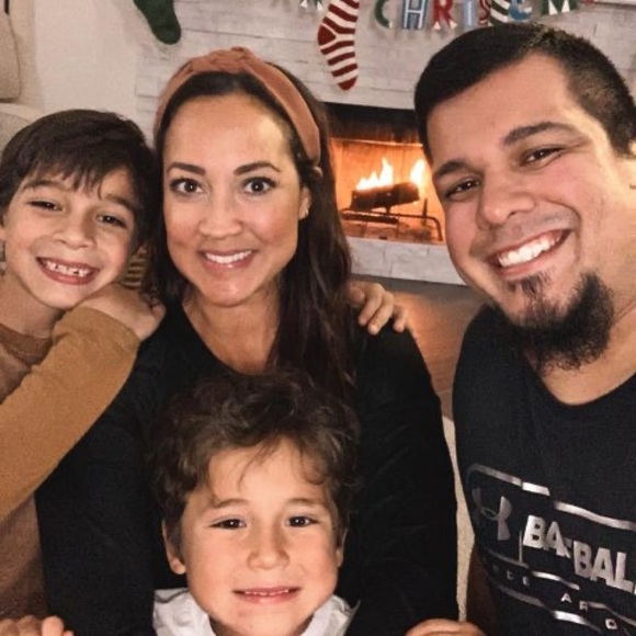 Profile Picture of Jacobelena Perales (@jacobelenap) on Poshmark