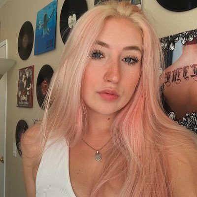 Profile Picture of Ashley Starr (@ashleystarrxx) on Twitter