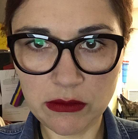 Profile Picture of Karen Shell (@karen_shell) on Poshmark