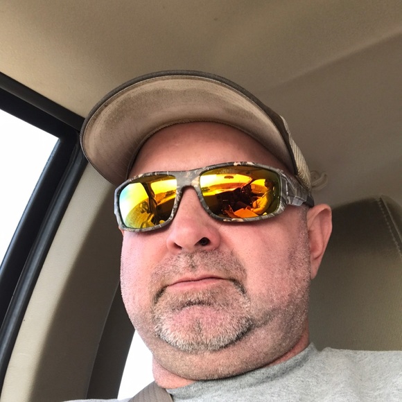 Profile Picture of Toby Hogan (@thogan44) on Poshmark