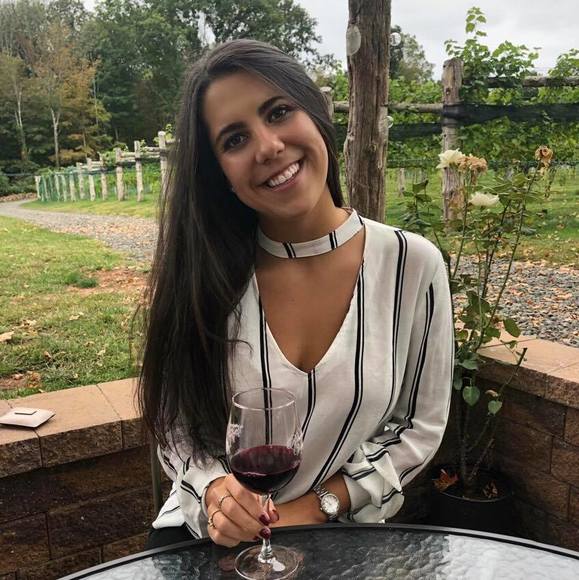 Profile Picture of Becca Izikson (@reizikson) on Poshmark