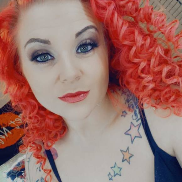 Profile Picture of Amber Feighert (@amberf18) on Poshmark