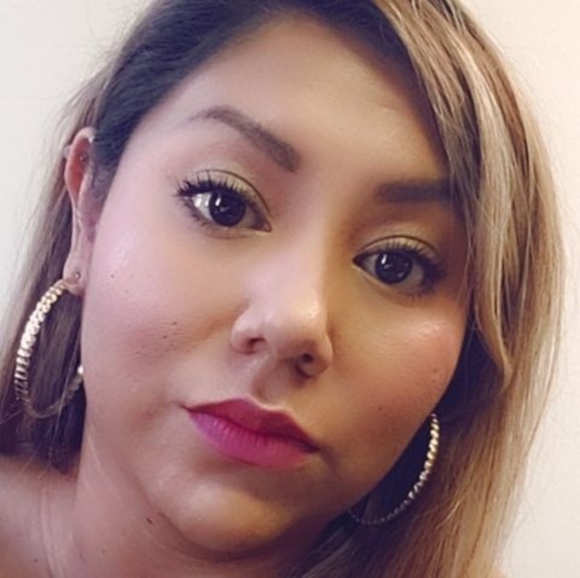 Anabel Leyva - Poshmark Profile Picture of Anabel Leyva (@anabelleyva) on Poshmark