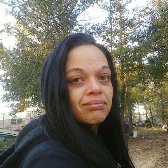 Profile Picture of Sara Wintersteen (@saralee69) on Poshmark