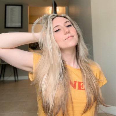 Profile Picture of Emily Cahill (@xEsotericEmilyx) on Twitter