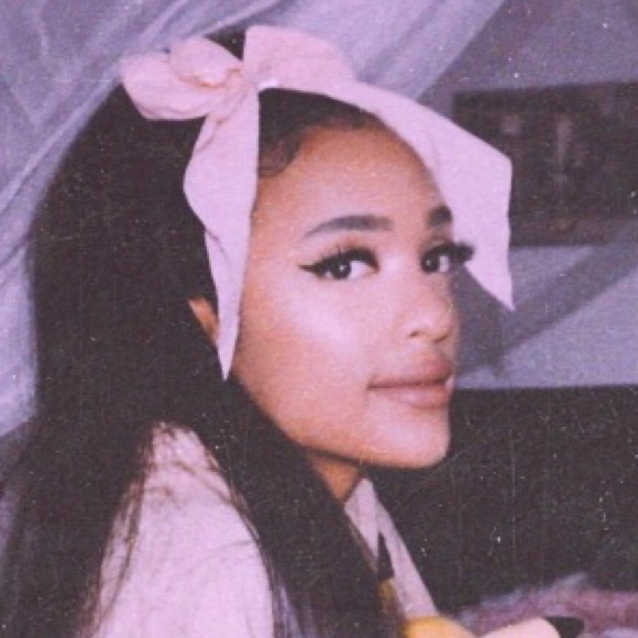 Profile Picture of Jessica Teekasingh (@jessiteekasingh) on Poshmark