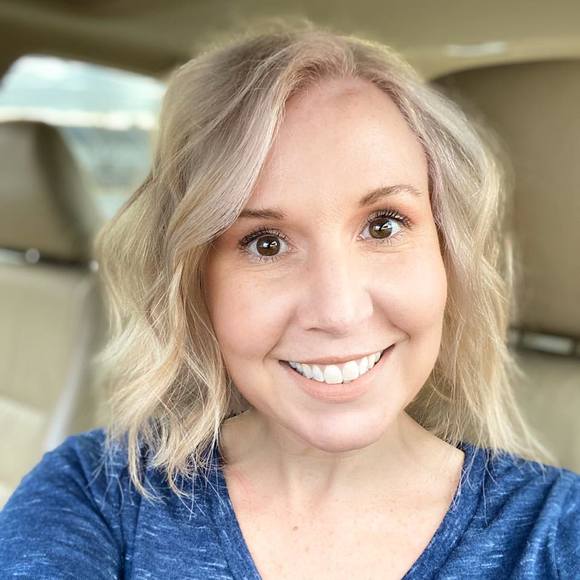 Profile Picture of Holly Shinault (@hols75) on Poshmark