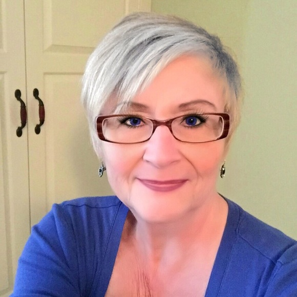 Profile Picture of Kim Gantert (@nycompanygirl) on Poshmark
