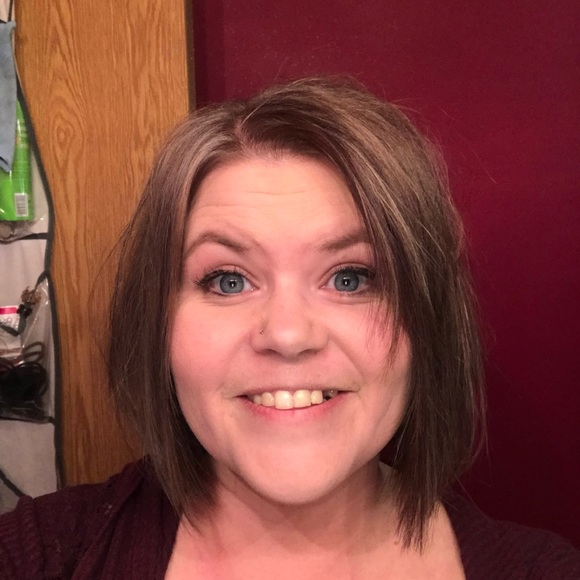 Profile Picture of Kellee Schuerman (@bobel122) on Poshmark