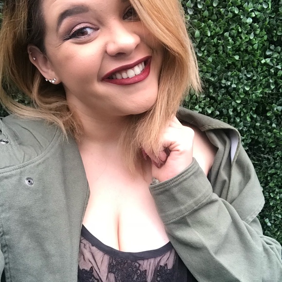 Profile Picture of Alyssa Pritzlaff (@allybabyy12) on Poshmark