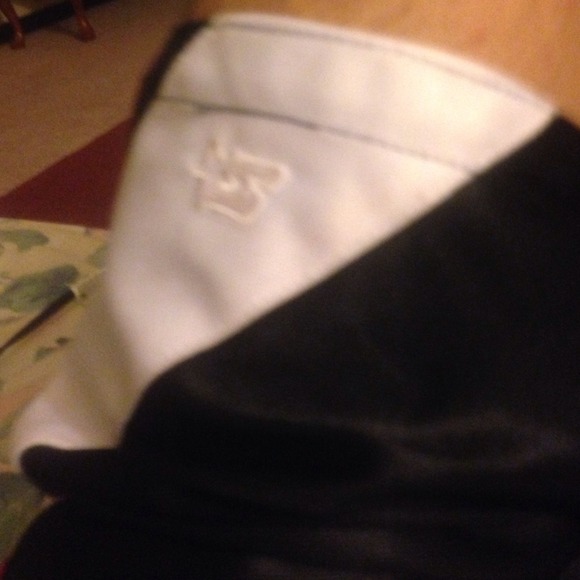 Profile Picture of Sud Gaulee (@sidcvhjjhf) on Poshmark
