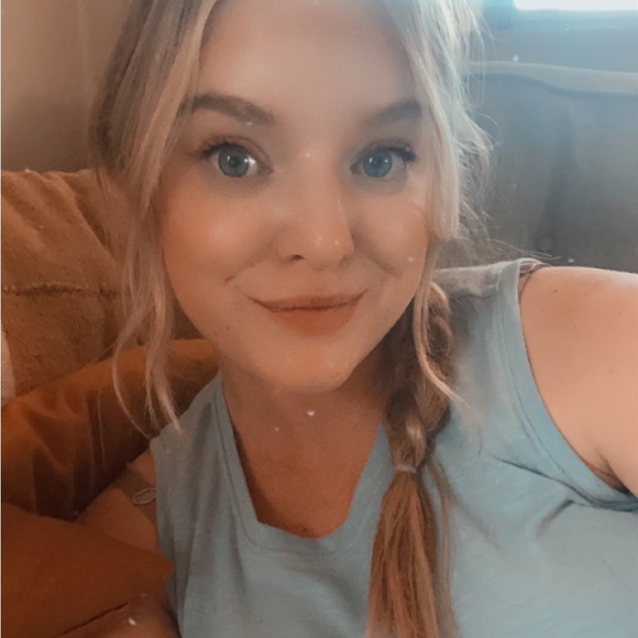 Profile Picture of Alyssa Brunow (@alybru) on Poshmark