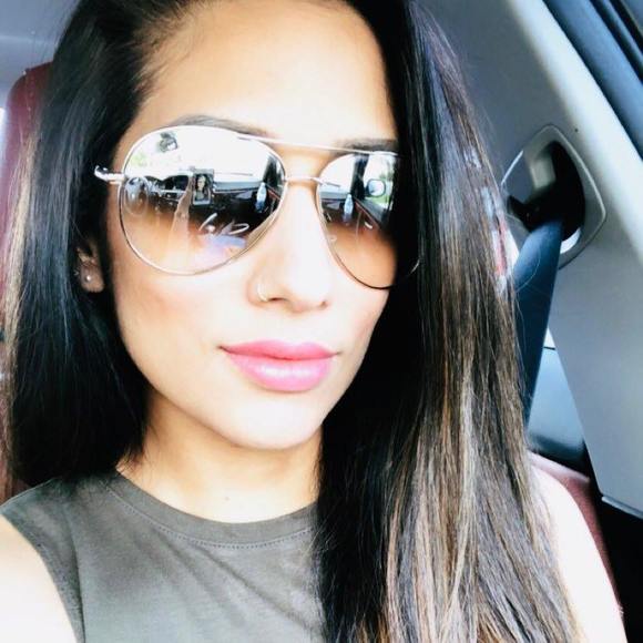 Profile Picture of Asima Mirza-farooq (@asimam) on Poshmark