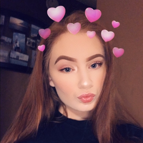 Profile Picture of Kylee Peterson (@kyleeeeep) on Poshmark