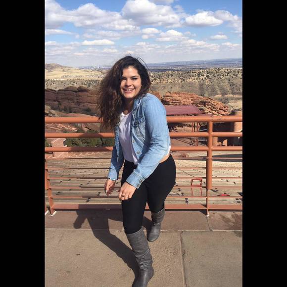 Profile Picture of Samantha Tippmann (@samtipp) on Poshmark