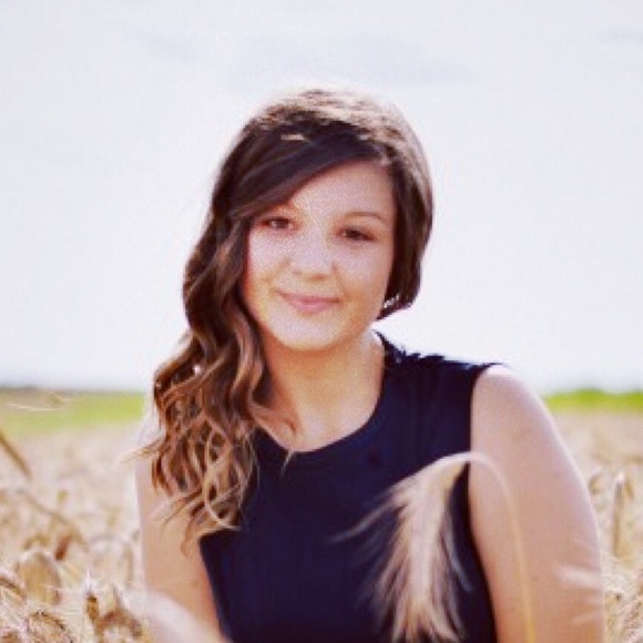 Profile Picture of Jocelyn Tomuta (@jltom176) on Poshmark