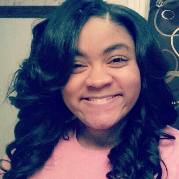 Profile Picture of Alexa Hayes (@hayes24) on Poshmark