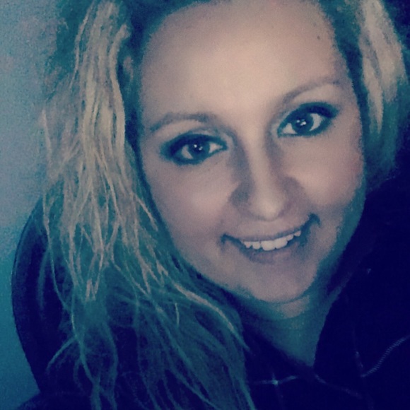 Profile Picture of Haley Hoskins (@hah5321) on Poshmark
