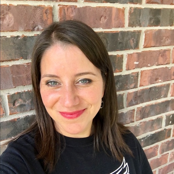 Profile Picture of Shaye Brouse (@smbrouse) on Poshmark