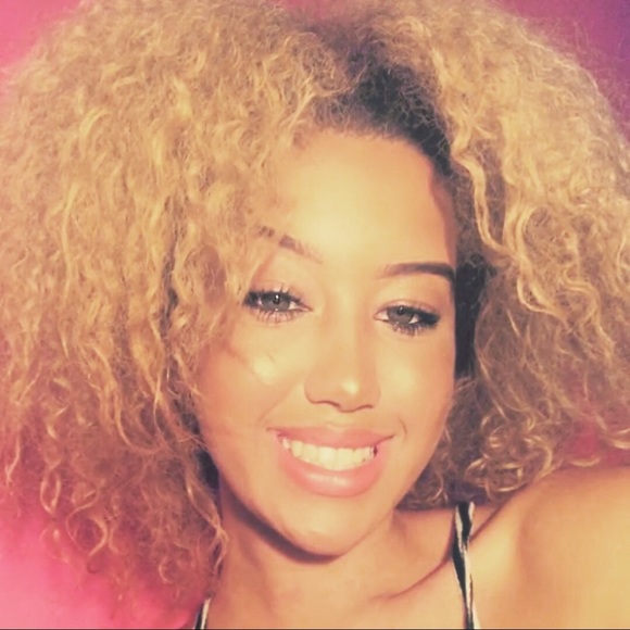 Profile Picture of Destiny Desoto (@destinyx613) on Poshmark