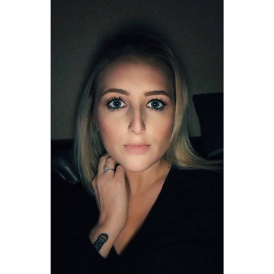 Profile Picture of Dani Hess (@daniv42) on Twitter