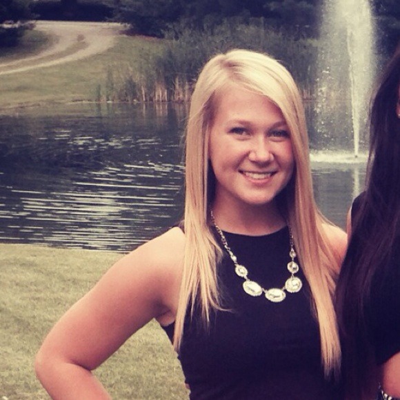 Profile Picture of Hanna Kotlarek (@hannakotlarek) on Poshmark