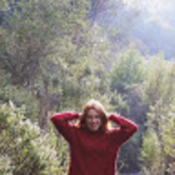 Profile Picture of Lor Breidenbach (@lor_breidenbach) on Poshmark