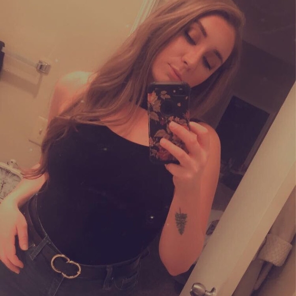 Profile Picture of Ashley Cragin (@acragin) on Poshmark